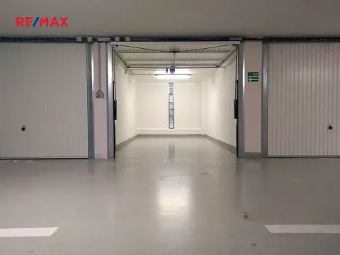 Pronájem garáže, Praha - Prosek, Lovosická, 17 m2