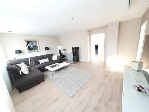 Pronájem bytu 4+1, Praha - Kobylisy, Služská, 128 m2