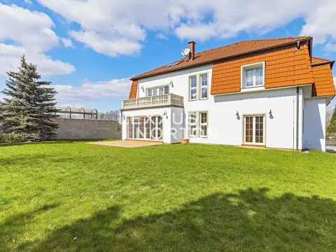 Pronájem vily, Průhonice, U Komárova, 610 m2