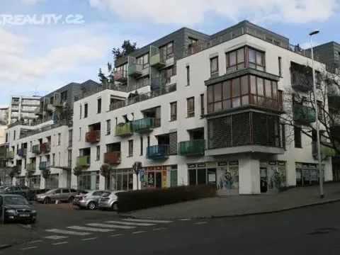 Pronájem garážového stání, Praha - Podolí, Brabcova, 15 m2