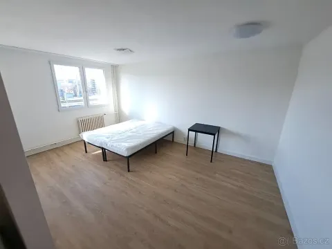 Pronájem bytu 1+kk, Praha - Vysočany, U vinných sklepů, 31 m2