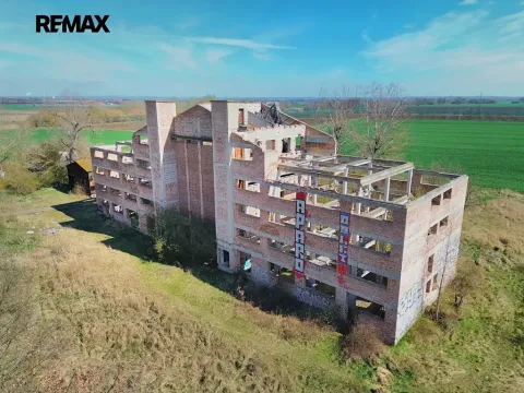 Prodej komerčního pozemku, Všestudy, 42524 m2