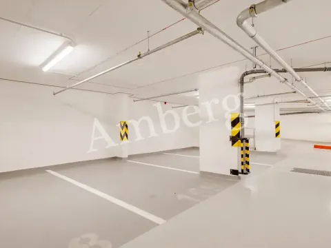 Pronájem garážového stání, Praha - Karlín, Breitfeldova, 14 m2