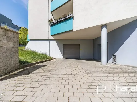 Pronájem garážového stání, Olomouc, gen. Píky, 13 m2