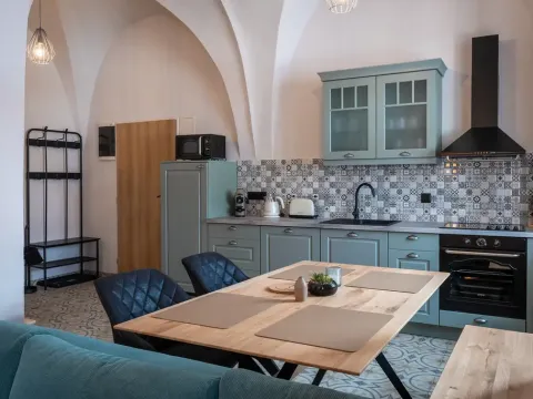 Prodej bytu 2+kk, Jáchymov, náměstí Republiky, 70 m2