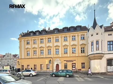 Pronájem obchodního prostoru, Chrudim, Resselovo náměstí, 72 m2