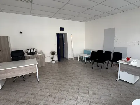 Pronájem obchodního prostoru, Náměšť nad Oslavou, Masarykovo nám., 42 m2