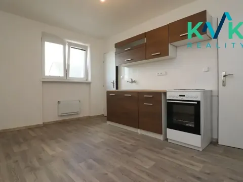 Pronájem bytu 2+1, Karlovy Vary, Závodu míru, 74 m2
