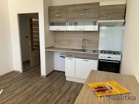Pronájem bytu 2+kk, Karviná, Slovenská, 37 m2
