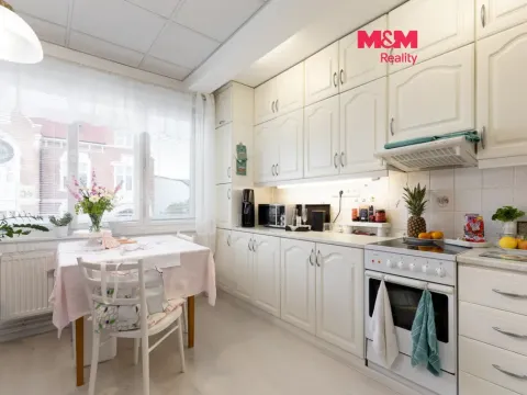 Prodej rodinného domu, Kravaře, Náměstí, 180 m2