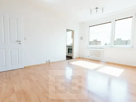 Pronájem bytu 1+kk, Praha - Troja, Krynická, 29 m2