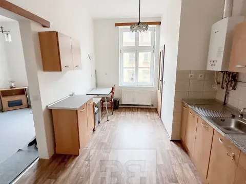 Pronájem bytu 2+kk, Praha - Malá Strana, Petřínská, 38 m2