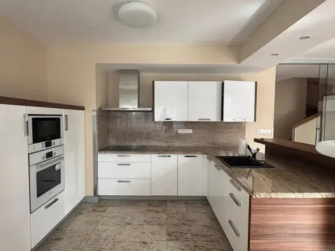 Pronájem rodinného domu, Praha - Řeporyje, Dělená, 170 m2