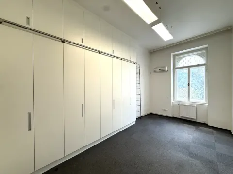 Pronájem kanceláře, Brno, Středova, 137 m2