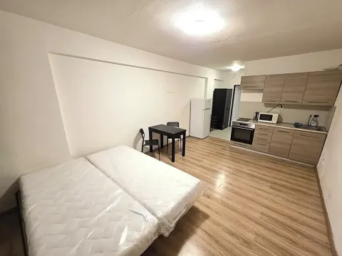 Pronájem bytu 1+kk, Praha - Radotín, Vrážská, 27 m2