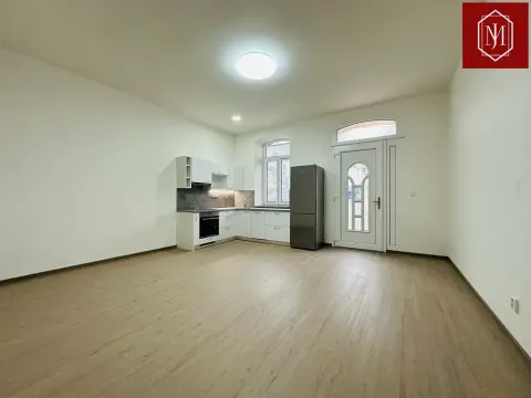 Pronájem bytu 1+kk, Třebíč, Bráfova tř., 34 m2
