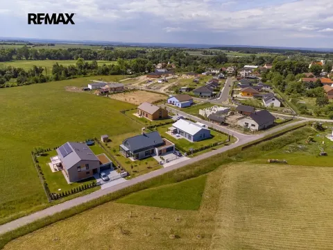 Prodej pozemku pro bydlení, Uhersko, 4264 m2