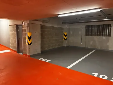 Pronájem garážového stání, Praha - Ruzyně, Stočesova, 13 m2