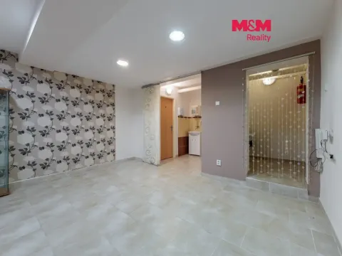 Prodej obchodního prostoru, Karlovy Vary - Drahovice, Vítězná, 147 m2