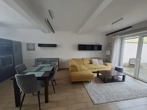 Pronájem rodinného domu, Staré Město, 180 m2